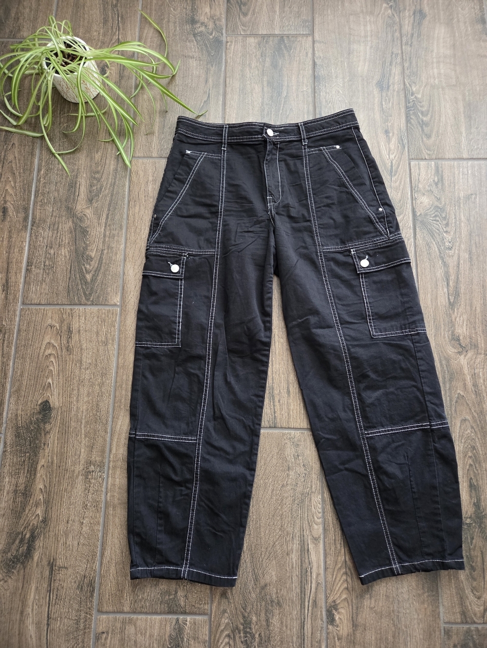 Anthropologie The Carson Utility Barrel Pants in Black Cargo High Rise Sz 6 - Picture 3 of 13